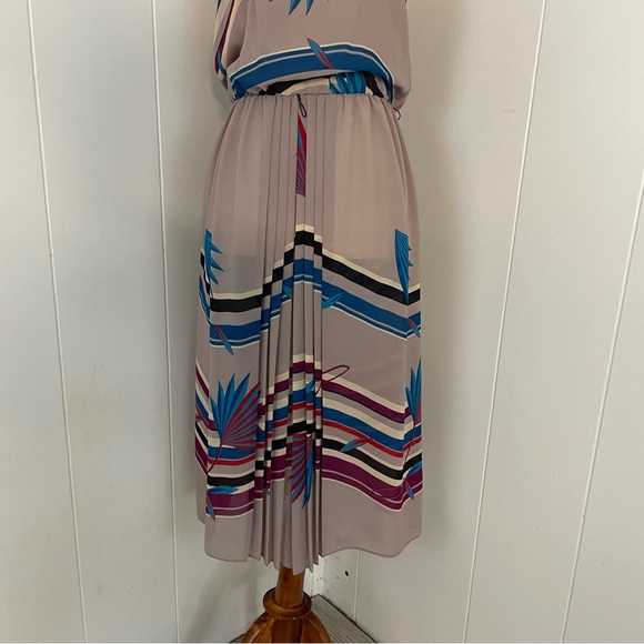 Vintage Floral Sleeveless Blouson Pleated A-Line Midi Dress - Picture 4 of 11